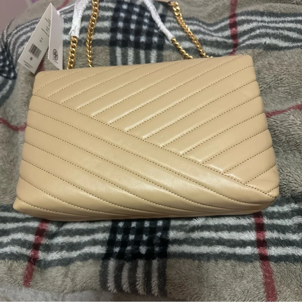 Tory Burch in the color desert dune 
Style Kira chevron convertible shoulder bag - Picture 3 of 12